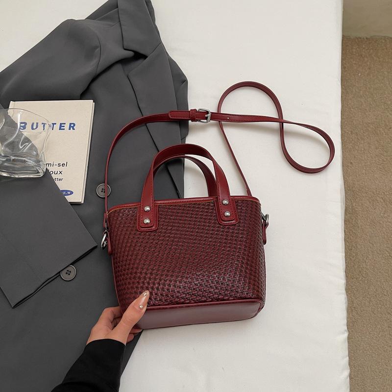 Niche simple personalized handbag bag women's new trendy fashion bucket bag casual shoulder messenger bag