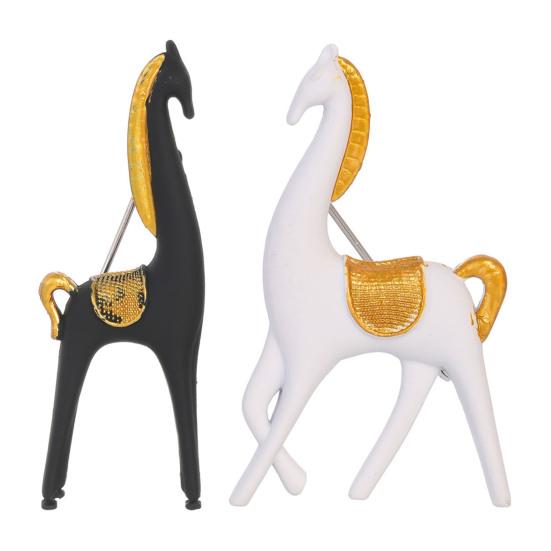 Minimalist Horse Brooch White Black Alloy Horse Lapel Pin Decorative Artistic Brooch Pin Outfit