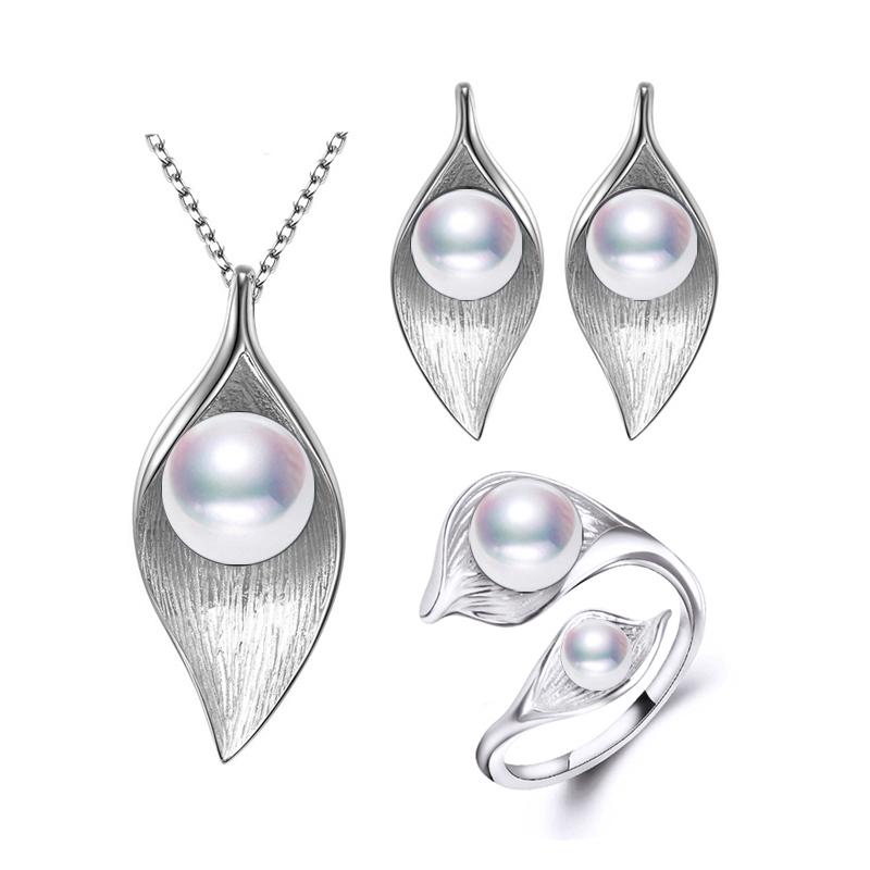 

Набор из кольца подвески и сережек Adjustable Size белый