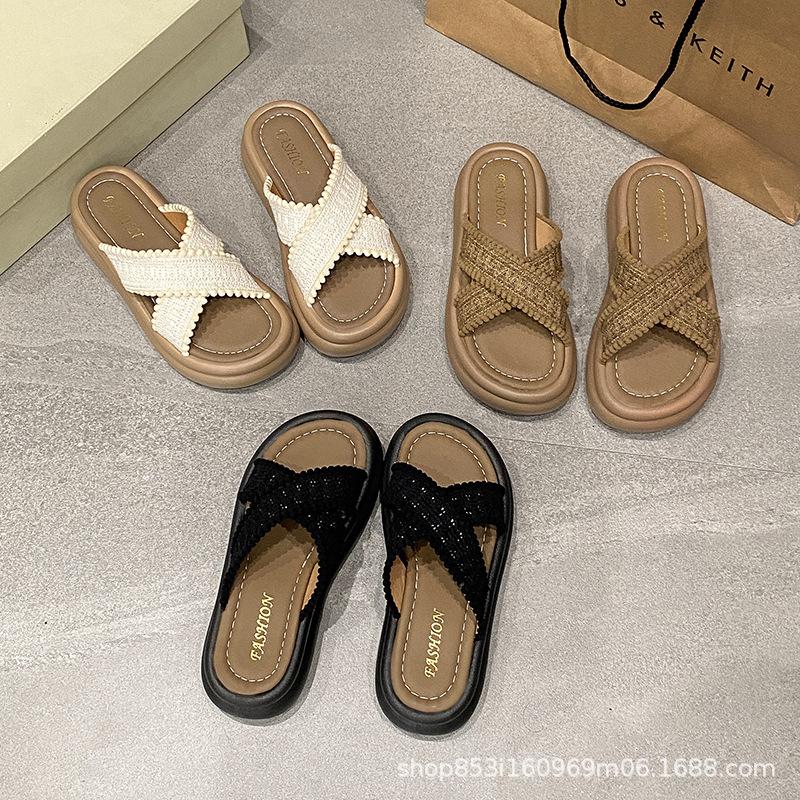 Thick-soled one-word slippers for women to wear 2025 summer new models with skirts crossed, high-end seaside beach cool slippers