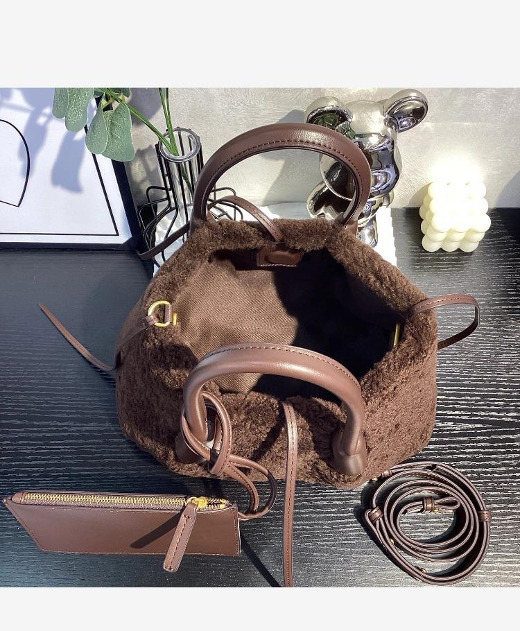 Large Capacity Simple Winter Women's Bag 2025 New Trendy Fashion Handbag One-shoulder Wool Foreign Style Tote Bag