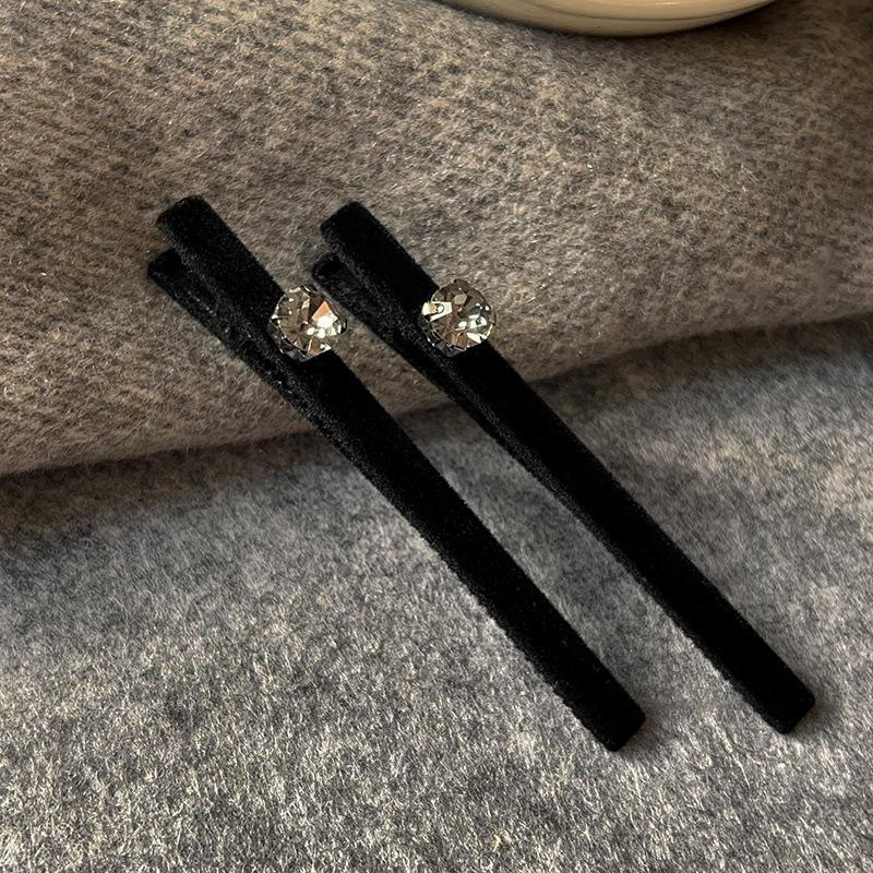 

2PCS Rhinestone Duckbill Hair Clips, Elegant Retro Sparkling Hair Claws for Bangs Ponytail Buns, Vintage Glam Hair Accessories