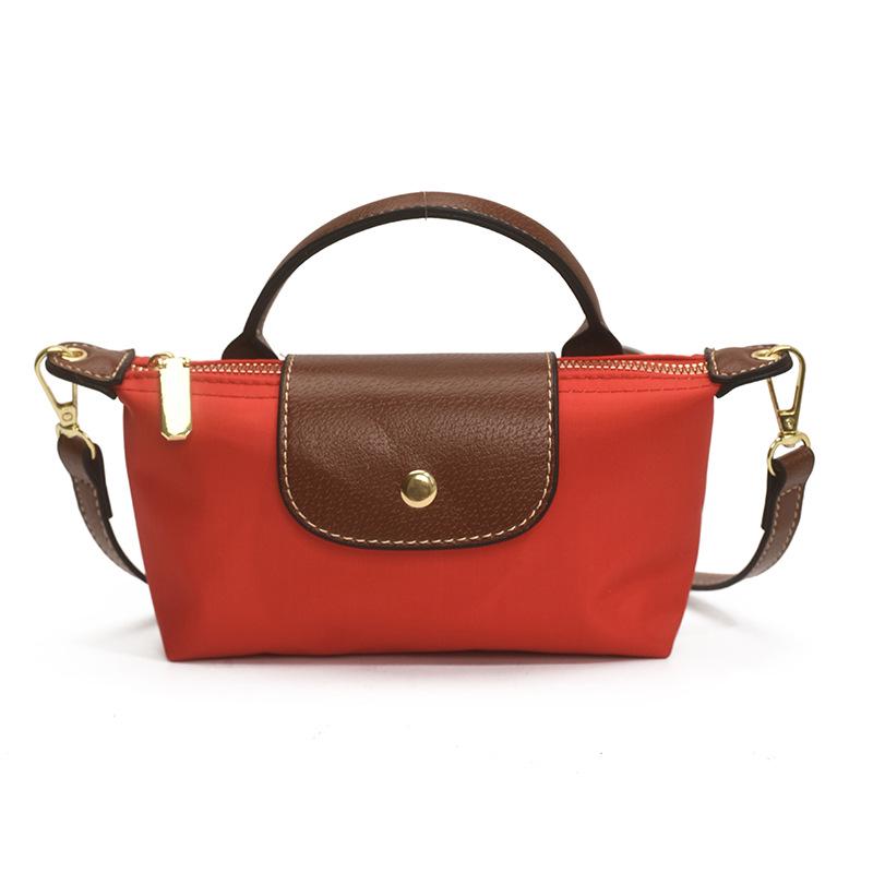 

2025 Женская универсальная нейлоновая сумка кроссбоди - Повседневный дизайн в форме пельменя на одно плечо красный