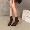 Spetsiga högklackade stövlar mocka tunna stövlar korta stövlar damstövlar 2025 höst och vinter med kjol bruna franska små bara stövlar
