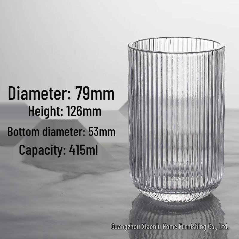 Pruhované sklenice na nápoje se stopkou