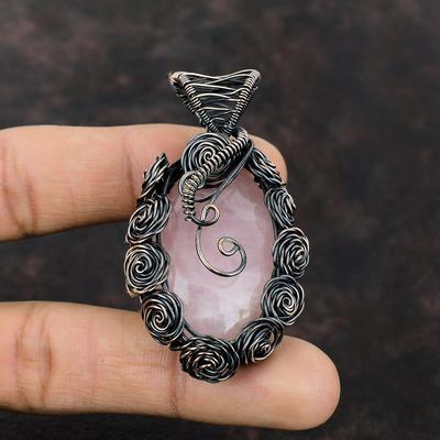 Rosenquarz Anhänger Kupferdraht umwickelter Anhänger Designer Anhänger Kupferschmuck Handgefertigter Anhänger Drahtumwickelter Edelsteinschmuck Geschenk für Ehefrau