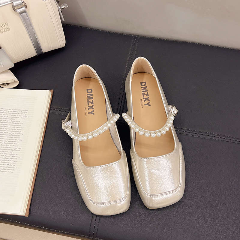 

French pearl one-word buckle shallow mouth small single shoes women s summer skirt soft-soled Mary Jane shoes small leather shoes 40 шампанского