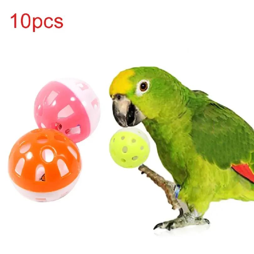 Die interessanten Spielzeuge im Vogelkäfig sind nicht mehr langweilig.