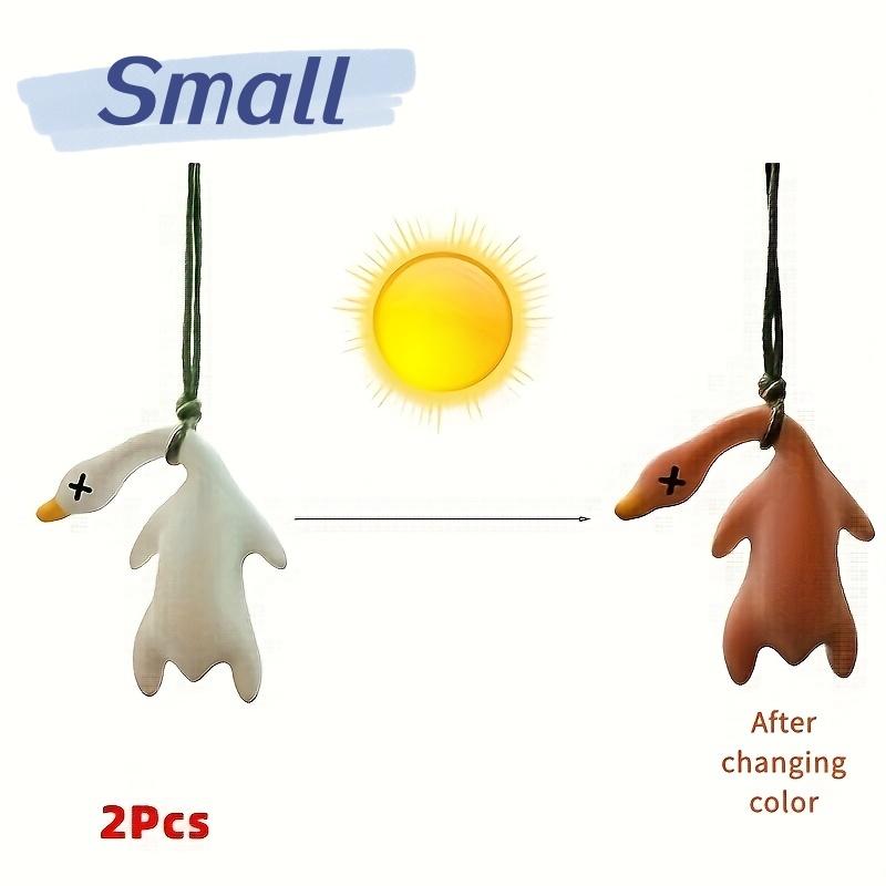 

2 pieces of color changing roasted duck sunshine activated roasted duck fun pendant car scratch decoration car decoration pendan