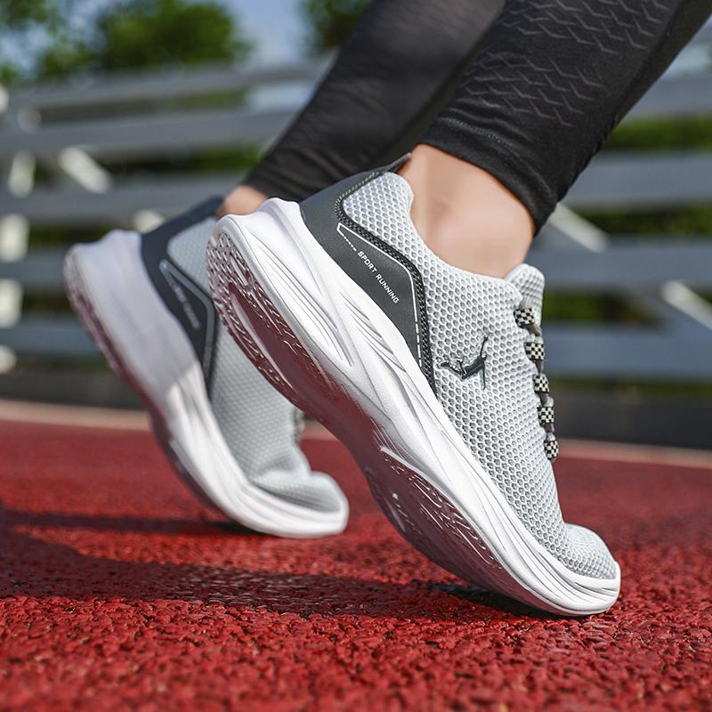 The New Mesh Soft-soled Sports Shoes Are Lightweight, Breathable, Casual, Anti-slip and Shock-absorbing Running Shoes
