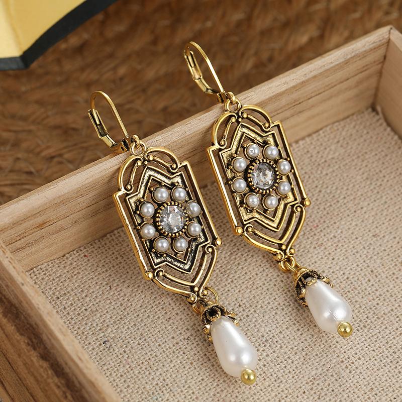 Vintage Golden Plated Inlaid Imitation Pearl Pendant Earrings Women's Elegant Banquet Jewelry Accessories Dangle Earrings Gifts