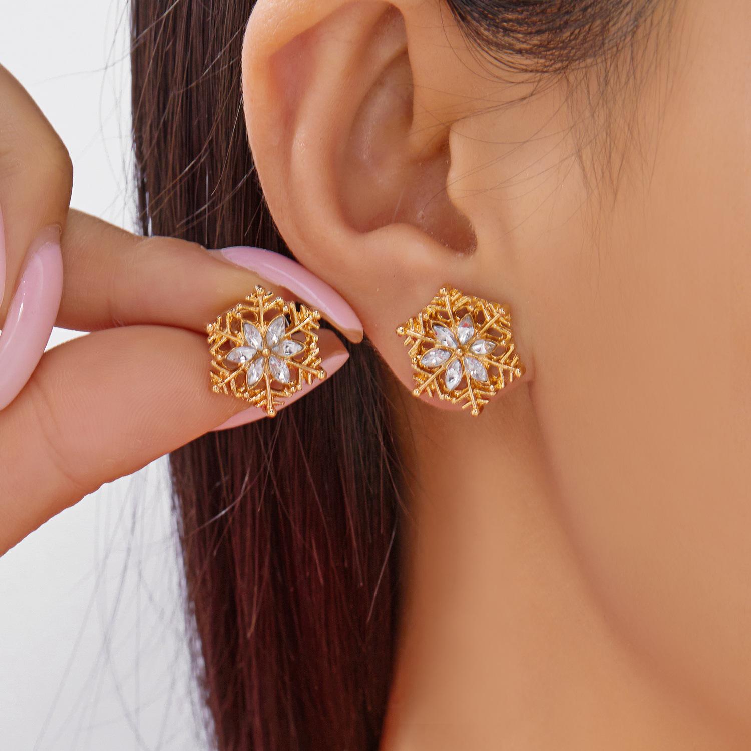 

Европейские и американские рождественские серьги-снежинки: Женские модные серьги-пусеты с бриллиантами и жемчугом