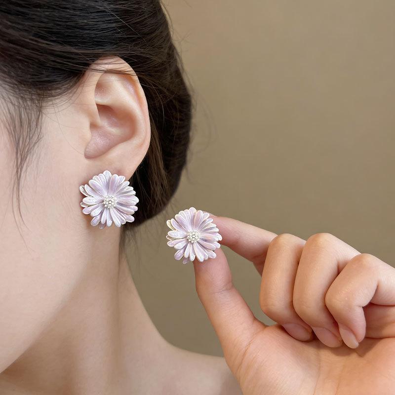 Spring and Summer Super Fairy Sweet Wind Dripping Oil Flower Stud Earrings Simple and Versatile Design Earrings Niche High-end Commuting Earrings