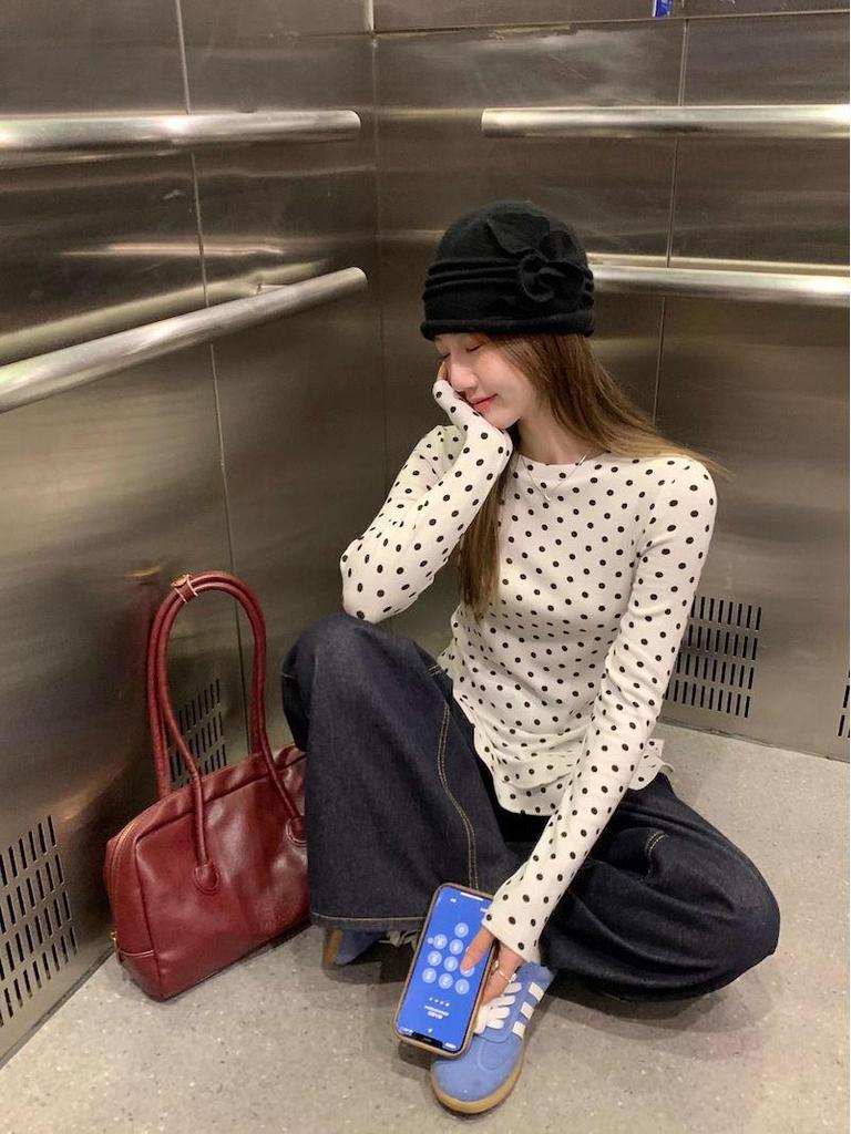 Dam Vit Prickig Långärmad Volangskjorta - Slim Fit Sommar 2025 Kollektion