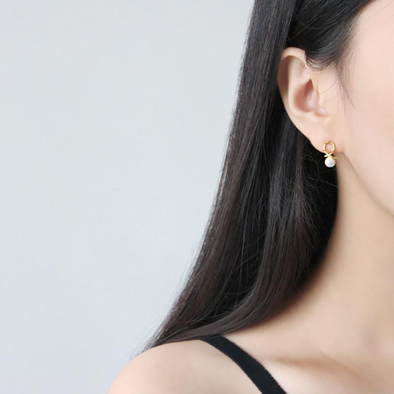 

Маленькие жемчужные серьги для женщин Милая корейская версия Маленькие Линии особой формы Универсальные модные серьги Серьги