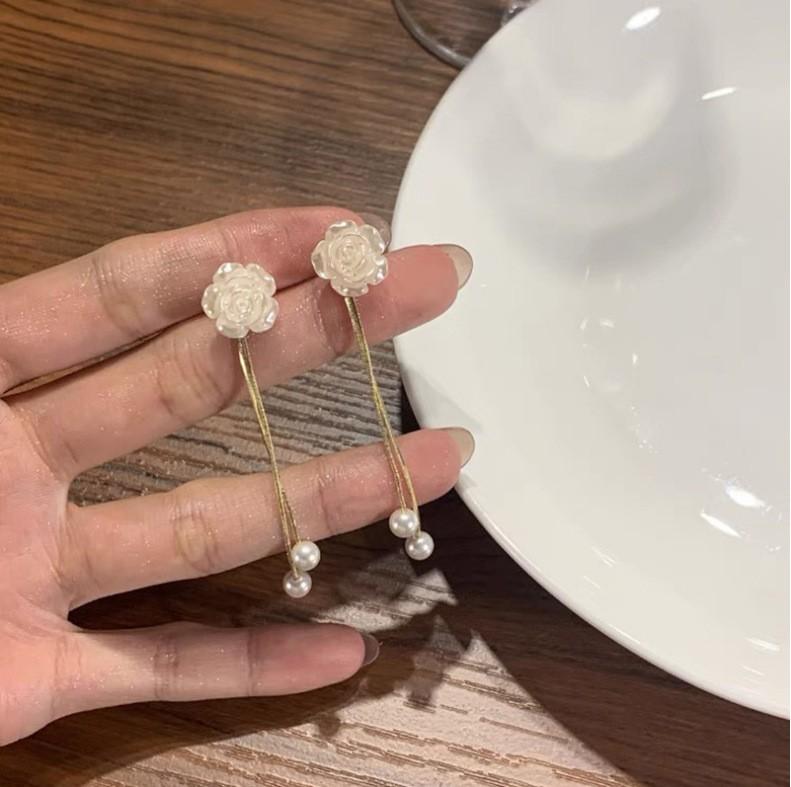 Fashionable And Versatile Earrings With Flower Shaped Pearls And Tassel Earrings And Earrings