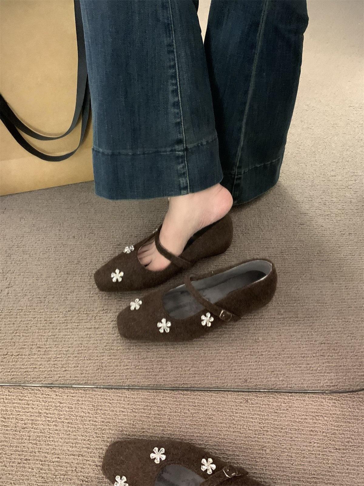 Retro fluffy shoes for women to wear outside in winter, velvet single shoes to keep warm, cotton shoes, and Mary Jane shoes to increase in the evening 35