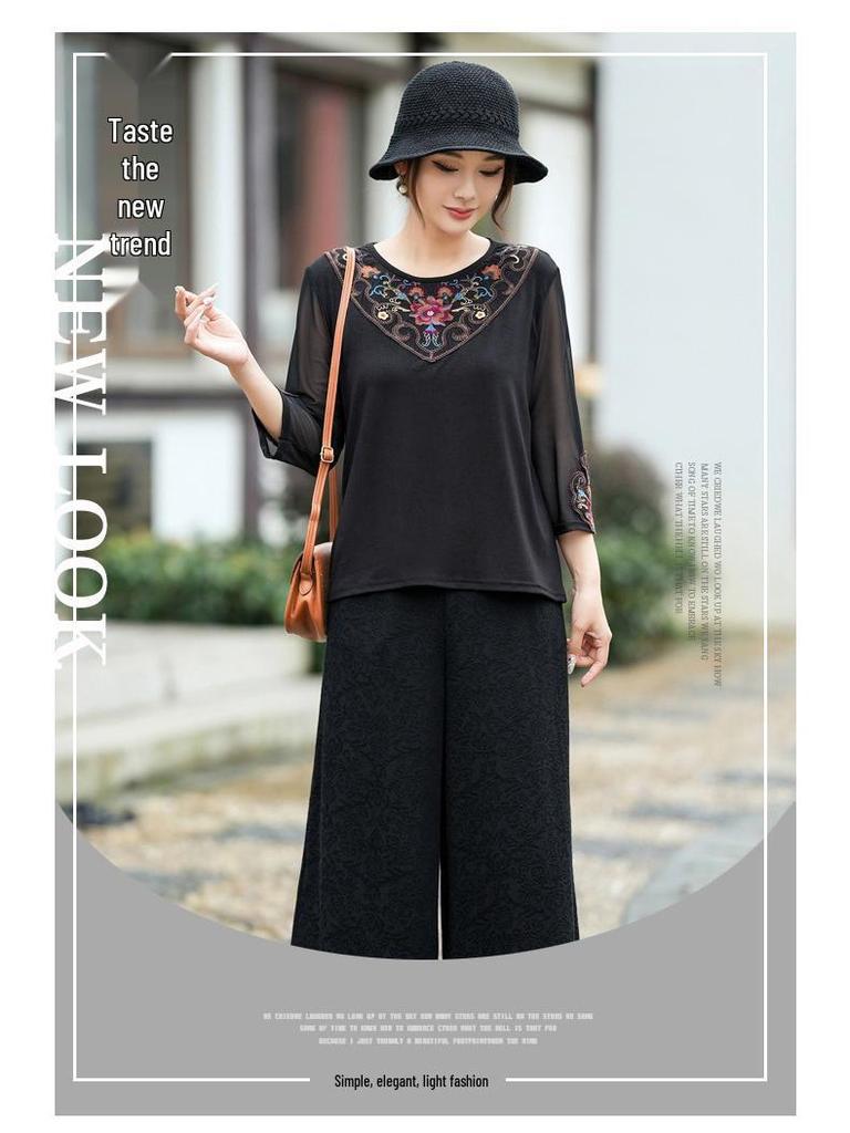 Women's 2025 Ethnic Embroidered Slim Fit T-shirt - New Chinese Style, Round Neck, Retro Spring/Summer Base Shirt