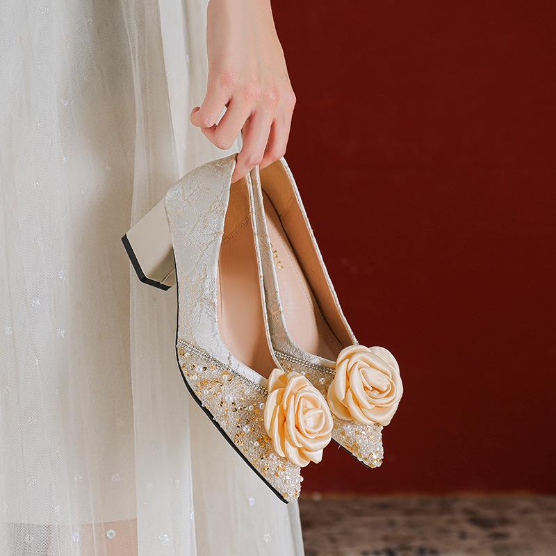 

Fashion famous flower women pumps pointed toe sequines cloth high heels shoes pearl beading floral party pumps shoes big size 43 36