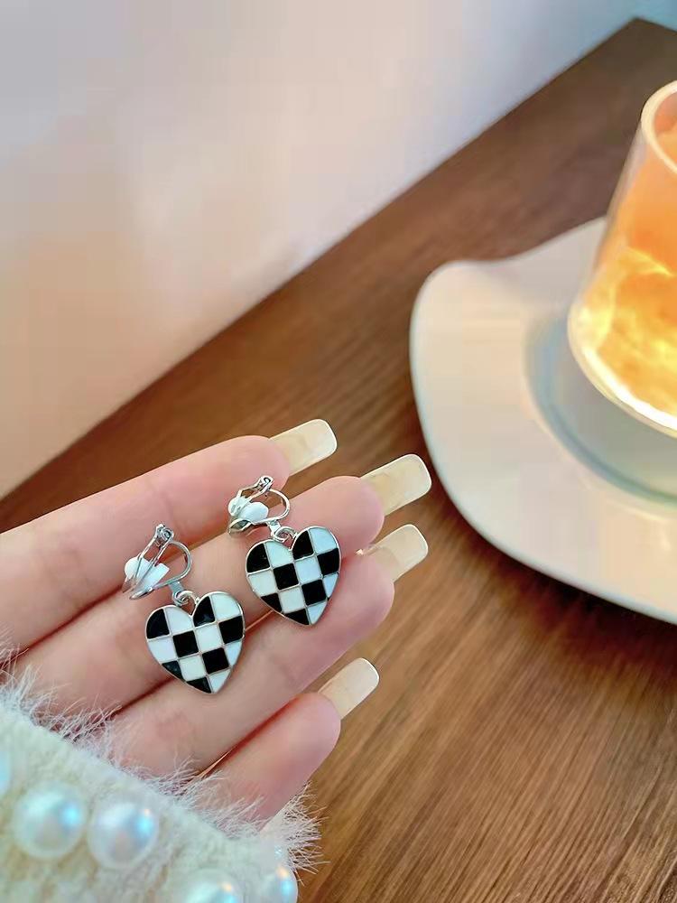 Love Checkerboard Stud Earrings 2025 New Trendy Texture Earrings Earclips Earrings Without Earrings