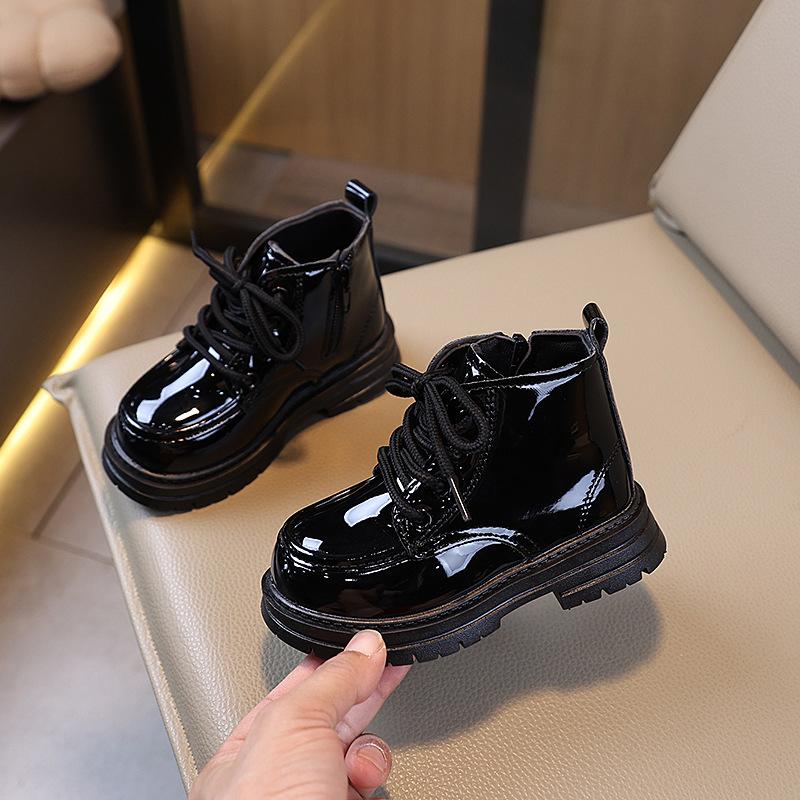 

New autumn children s shoes for girls and boys, shiny leather fashion Martin boots, Korean style low-cut versatile short boots 21 чёрный