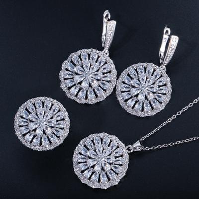 Flower-Shaped Zircon Set, Exquisite Necklace, Earrings, And Ring Three-Piece Set.