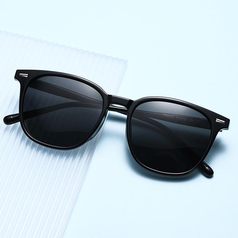 New Ultra Light Square Black Face Enhancing Sunglasses Trendy Natural Color UV Resistant 3069