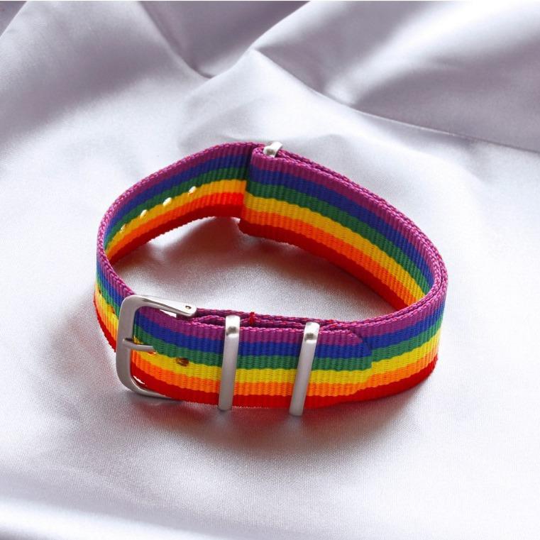 Trendy Rainbow Heart Bracelet: Minimalist Girlish Wristband in HyunA Style