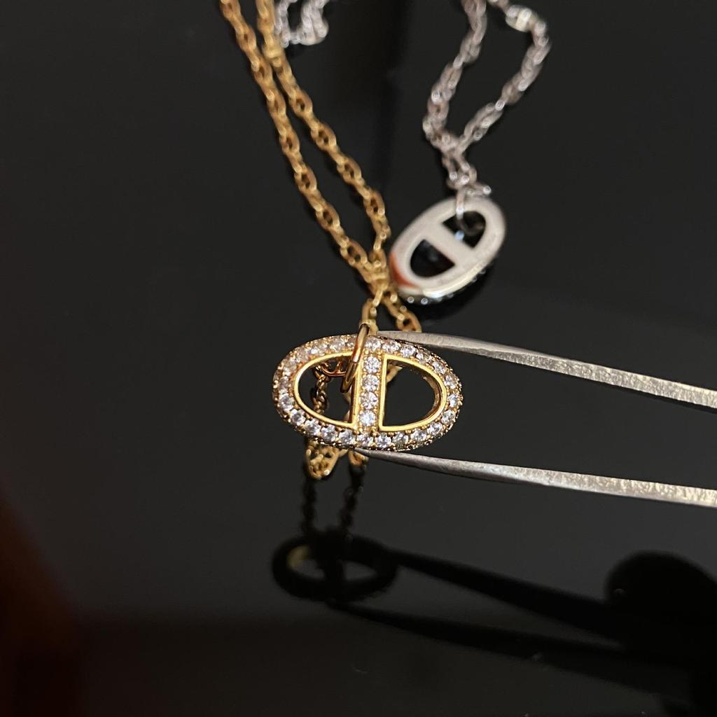 Women's High-End Diamond Pig Nose Necklace & Bracelet Set: Versatile Fashion Clavicle Chain