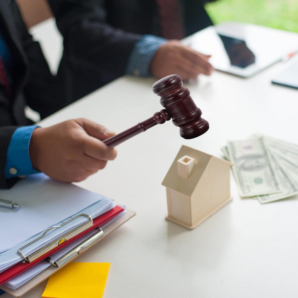 Toyvian Wooden Mallet Gavel with Wooden Base Judge Trial Costume Auction Hammer Gavel Judge Lawyer Trial Chairman Auction Meeting Cosplay Theater