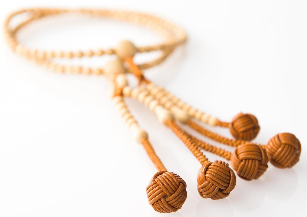 [Kongodo] Men's Wooden Prayer Beads M-Size Yabai Fragrant Wood Natural Uncolored Leather Tassel Ball Gift Box Included Original