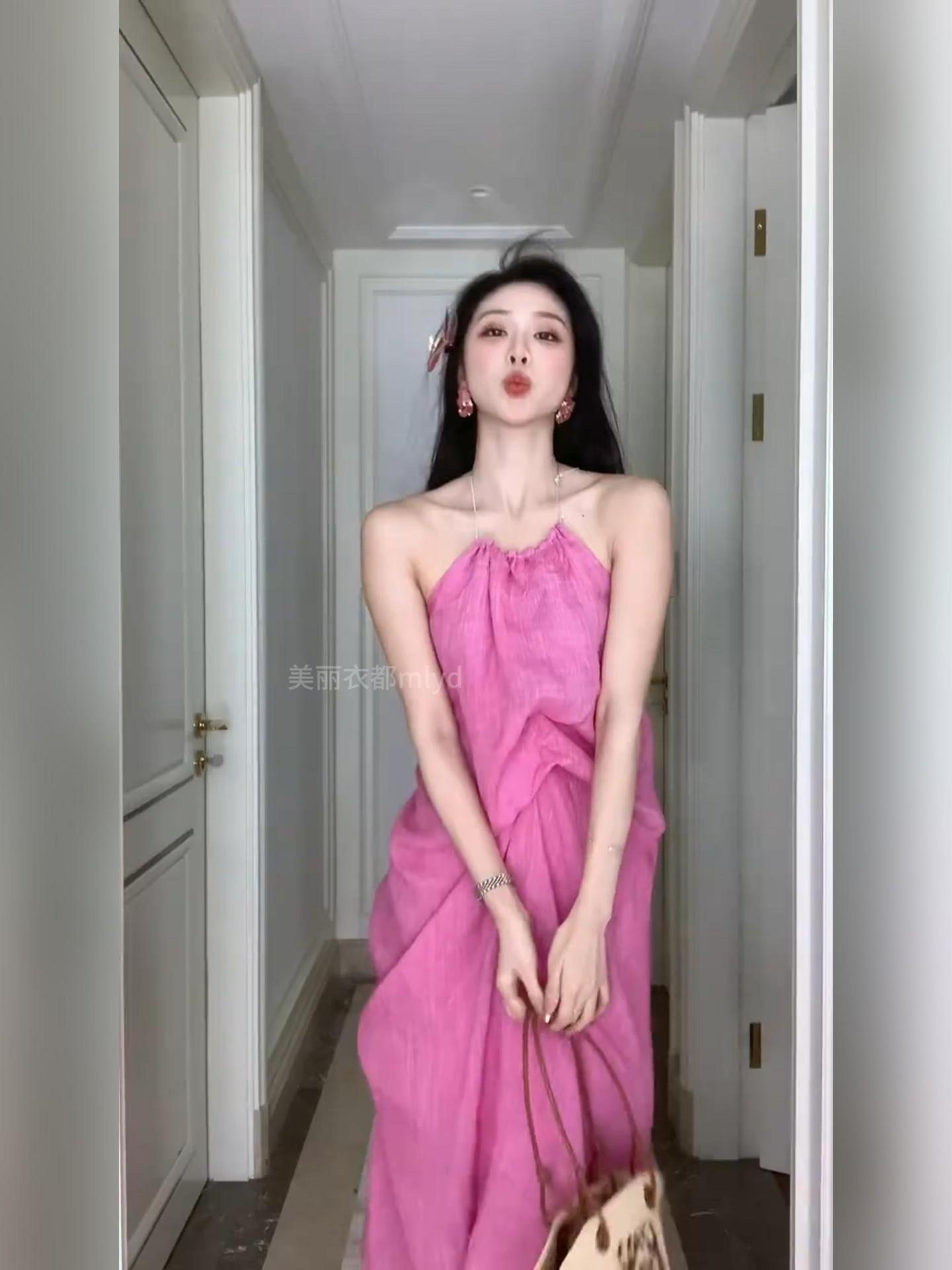 Backless sexy neck sling dress women s pink pleated thin new medium and long skirt holiday style S розовый