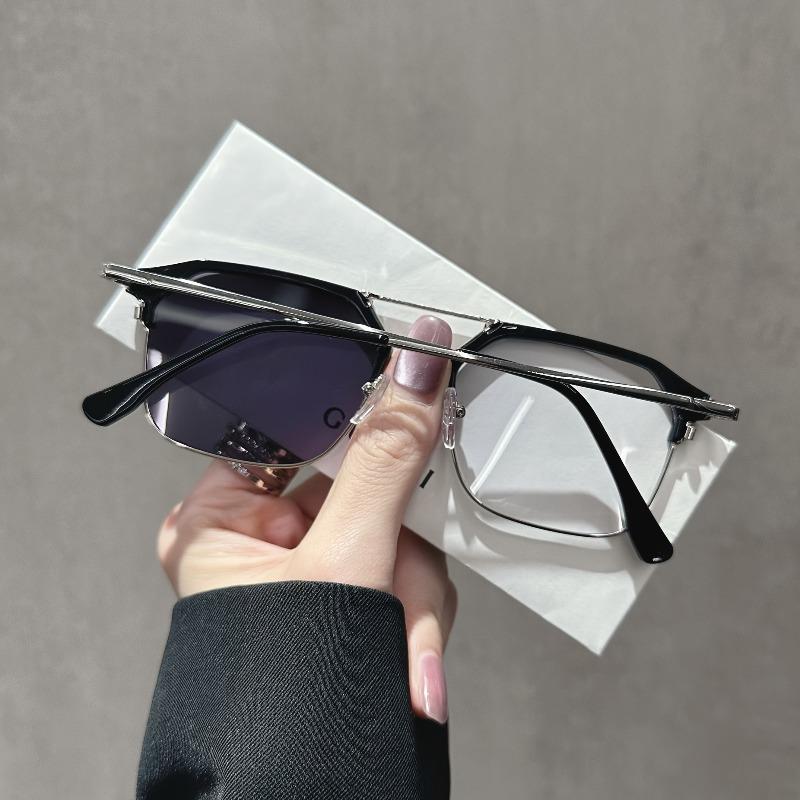 1 Pair of Y2K Style Male and Female Universal Full Frame Light Sensing Color Changing Fashionable Glasses Suitable for Casual