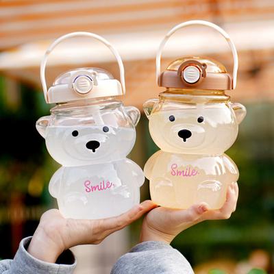 Bottiglia d'acqua Orso con cannuccia 34oz Senza BPA Bicchiere per bambini a prova di perdite Tazza per bevande fredde Borraccia portatile con cinturino regolabile