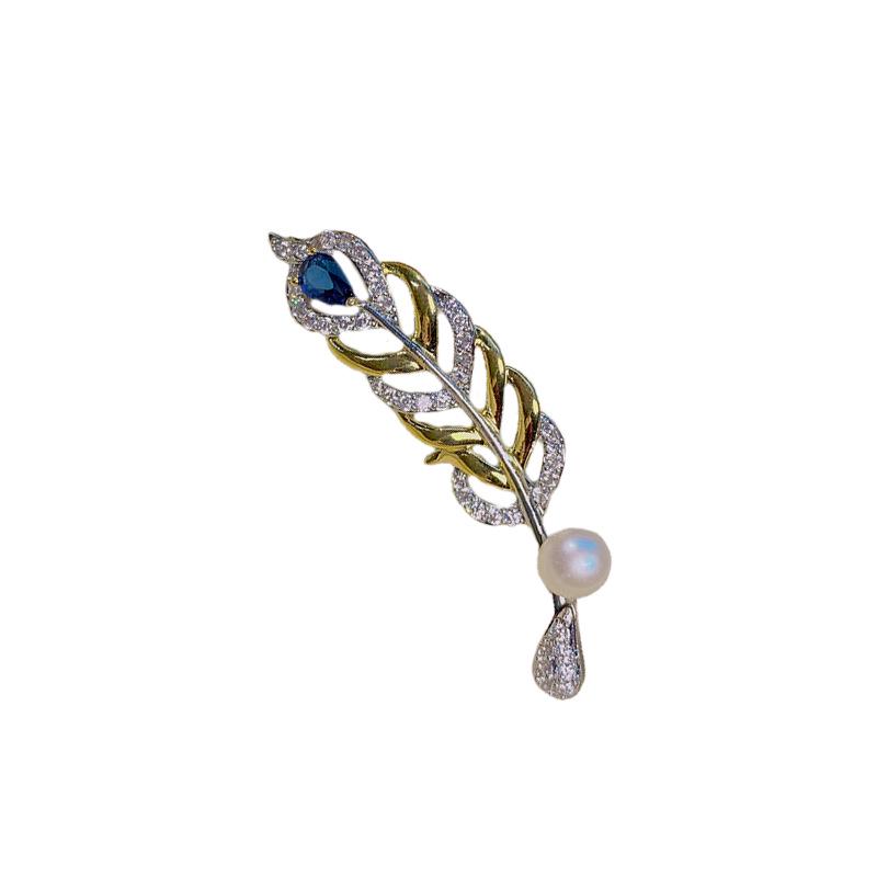 Copper Gold-Plated Two-Color Feather Brooch with Micro-Inlaid Zircon and 4-6mm Pearl Pin