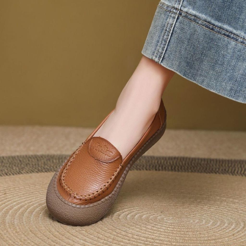 Sandals Comfort Soft Mom's Shoes Flat Sole Women's Shoes Hollow Genuine Leather Shoes Middle-aged Mother's Loafers Shoes