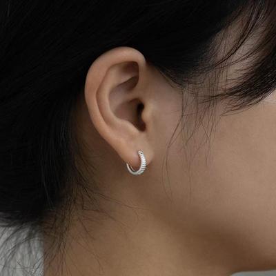 Orecchini Minimalisti Retro Mezzi Fibbia Unisex in Acciaio Titanio