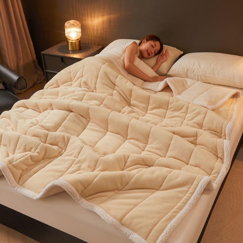 Coral Fleece Autumn Winter Warm Blankets for Bed 3 Layers Thicken Flannel Blanket Quilt Soft Comfortable Washable Warmth Quilts