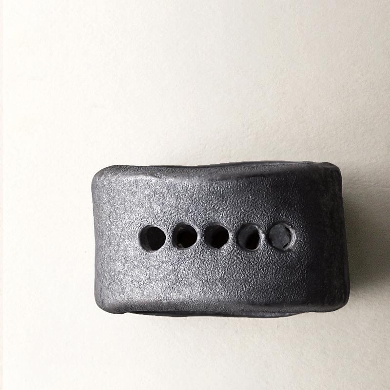 

Японский держатель для икебаны в стиле дзен, керамическая фиксированная основа, ручная работа, грубая керамика, приспособление для аранжировки цветов, фиксированный инструмент для цветочного искусства в стиле кендзан