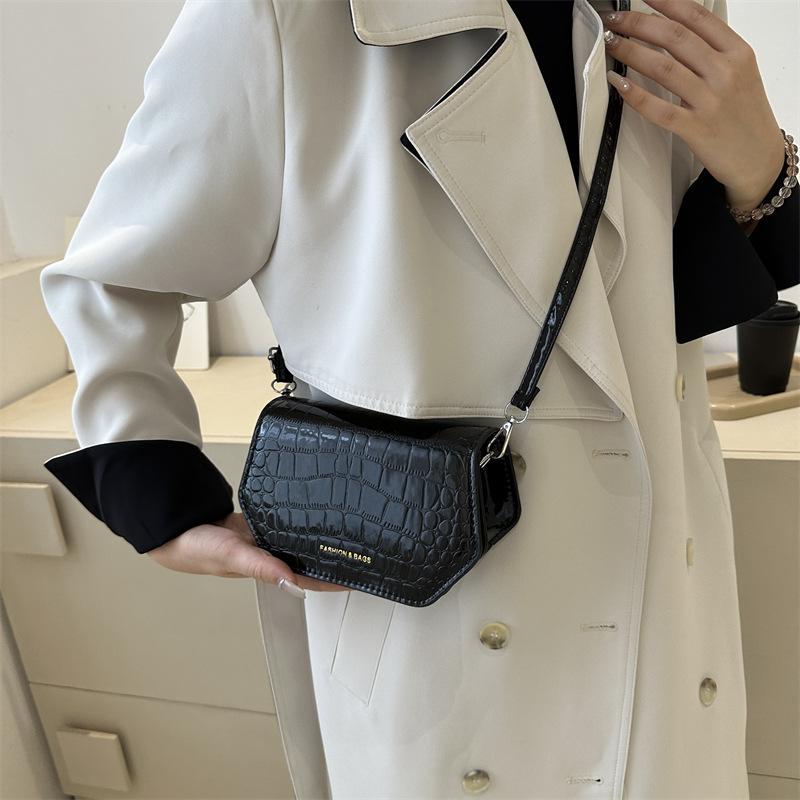 Popular Niche Creative Fashion Styling Crocodile Pattern Glossy Shoulder Messenger Bag Women's 2025 Autumn New Small Square Bag