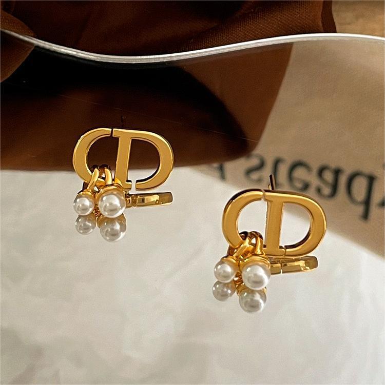 Niche Design CD Letter Pearl Stud Earrings - Elegant, Versatile, High-End Fashion Accessories
