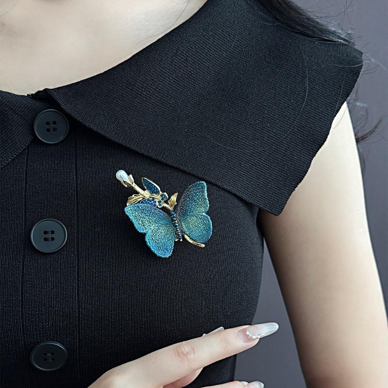 1Pc Elegant Retro Light Luxury Hand-Embroidered Butterfly Brooch With Simulated Pearls and Rhinestones, Gradient Process Corsage