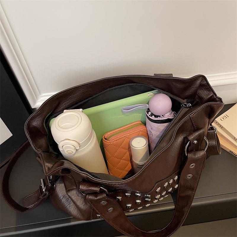 Vintage Large Capacity Rivet Tote Bag Women's Shoulder Underarm Bag