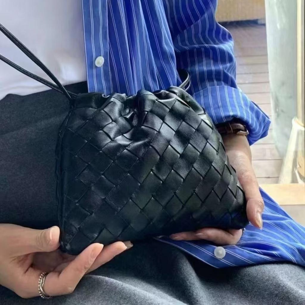 Summer new leather hand-woven cloud bag women's versatile lucky bag women's shoulder messenger bag women's