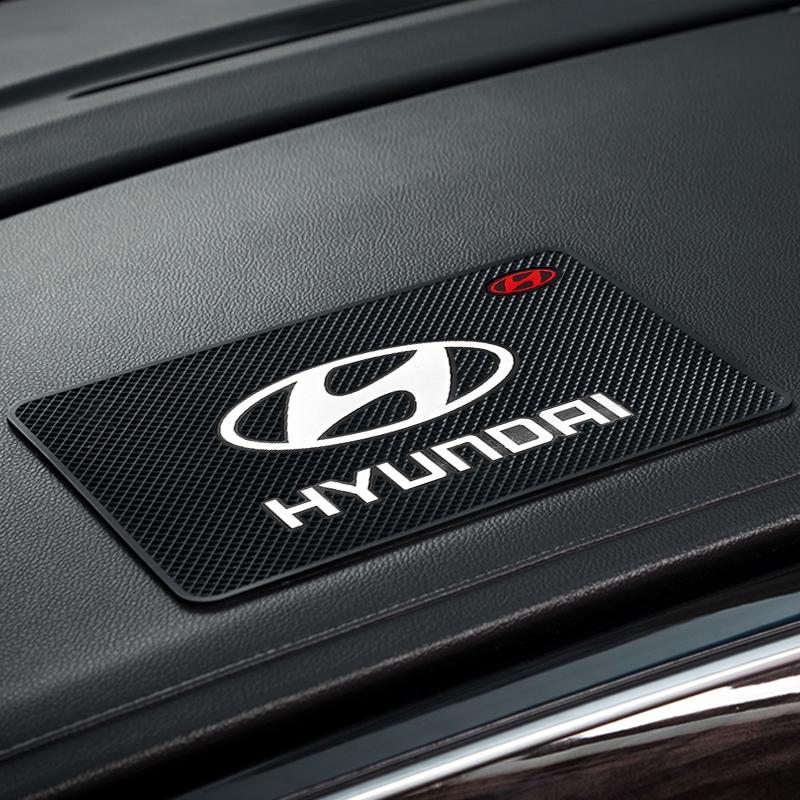 1Pcs Car Emblem Anti Slip Pad Phone Holder Non-Slip Mat Car Stlying For Hyundai I30 I20 IX35 I40 Tucson Getz Sonata Veloster Elantra Solaris