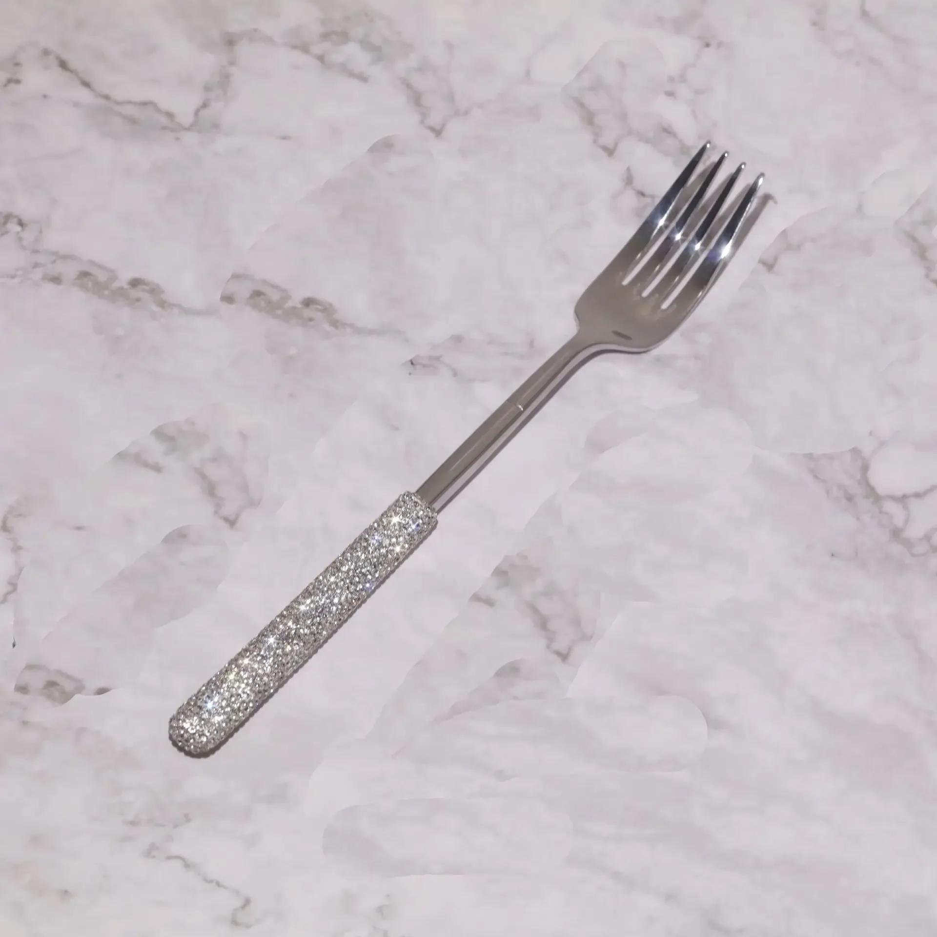 

Роскошный набор ложек, вилок, ножей с блестящими сверкающими бриллиантами из нержавеющей стали 304, столовые приборы для дома, кухни, свадьбы, столовые приборы