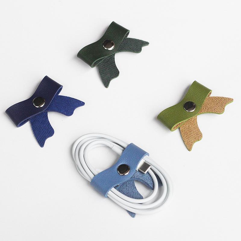 1 Stück PU Leder Schleife Datenkabel Organizer Kabelaufwickler Riemen Kopfhörer Wickler Aufwickler Ordentliche Aufbewahrung Kabelhalter Clips Binder