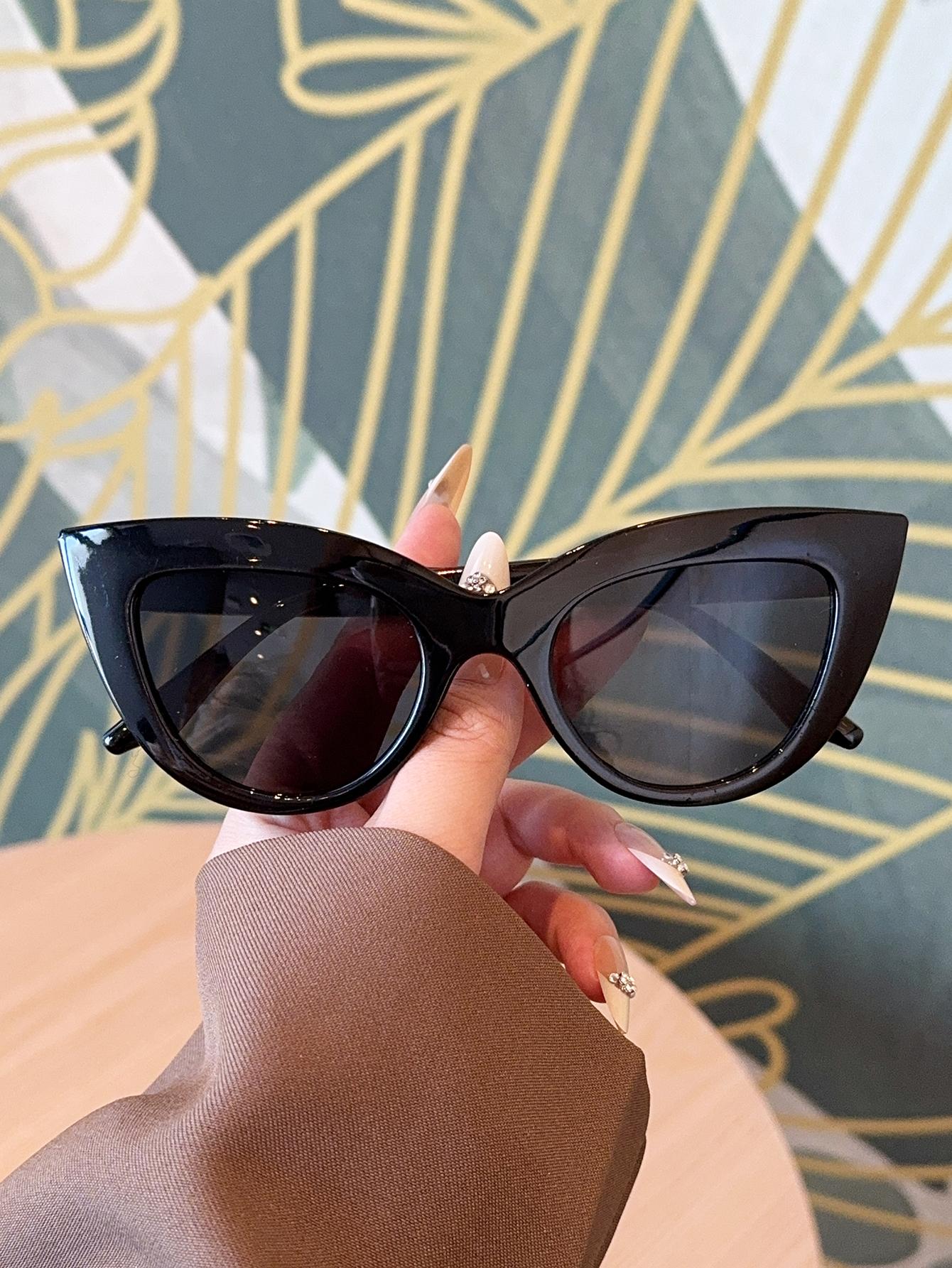 

1Pc Fashionable Cat-Eye Frame Glasses Set Suitable for Any Face Shape Fashionable and Versatile Durable Comfortable to Wear