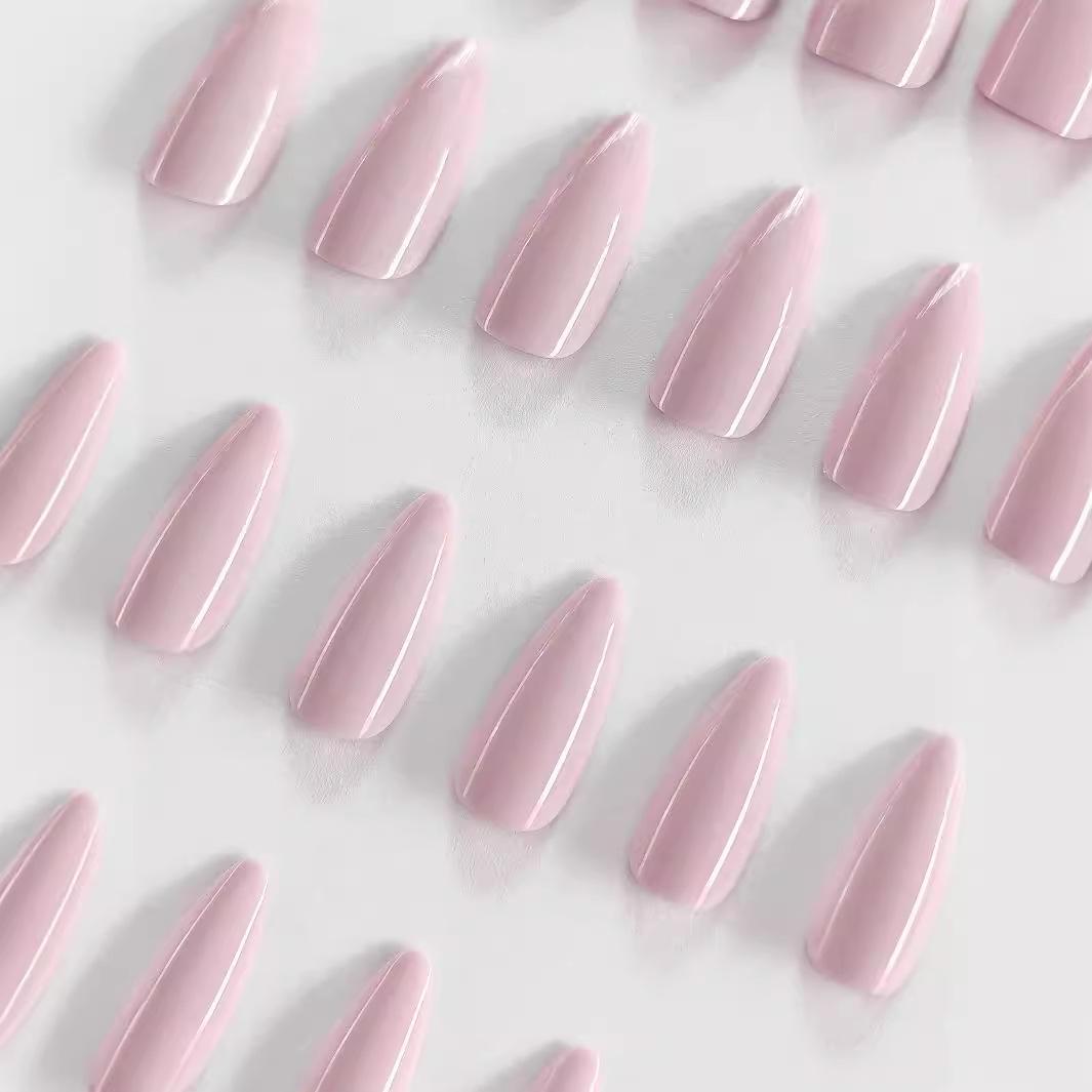 

Светло-розовый миндальный маникюр, типсы - Носимые однотонные накладки для ногтей