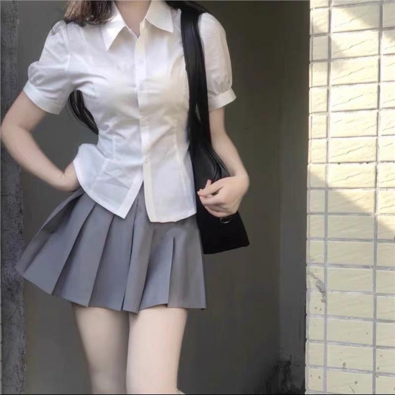 Set cămașă cu mânecă lungă albă pentru femei, croială slim-fit, stil academic și fustă plisată